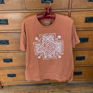 Women’s Southwestern tee sz XL